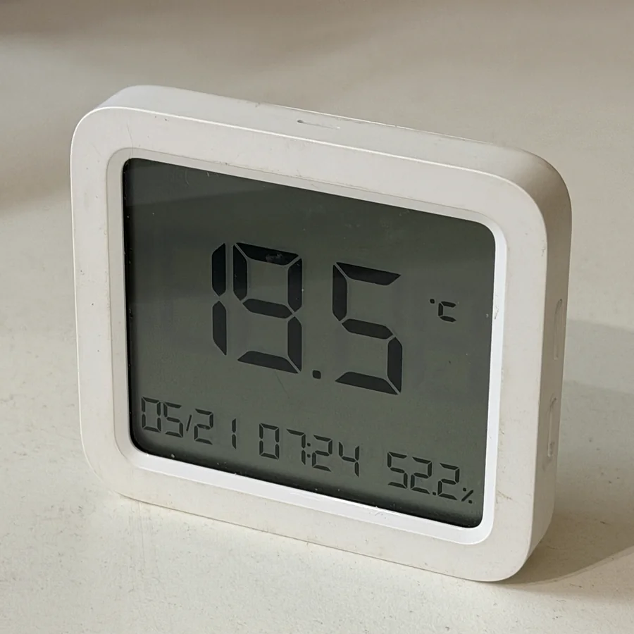 ChillSense sensor displaying live temperature and humidity